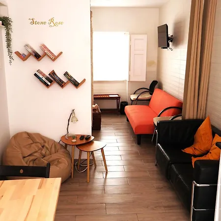 Stone Rose House شقة نازاريه